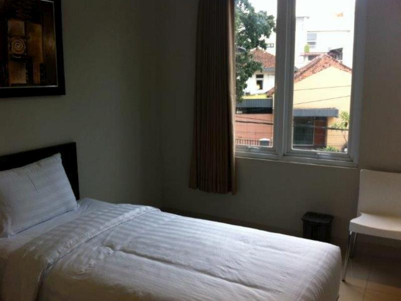 Lj Hotel Bandung Exterior foto