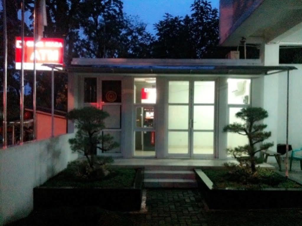 Lj Hotel Bandung Exterior foto