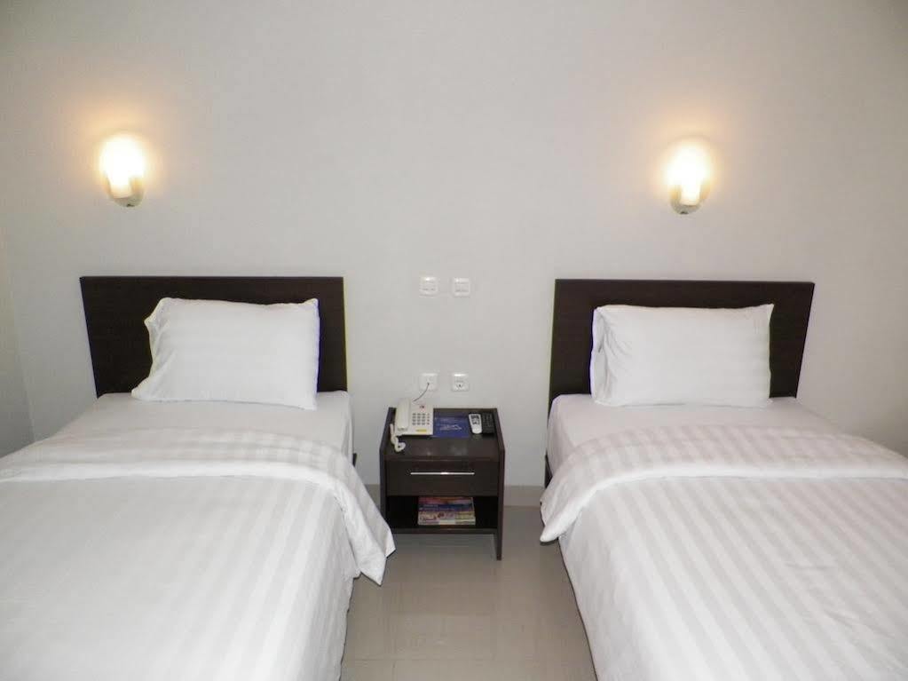 Lj Hotel Bandung Exterior foto