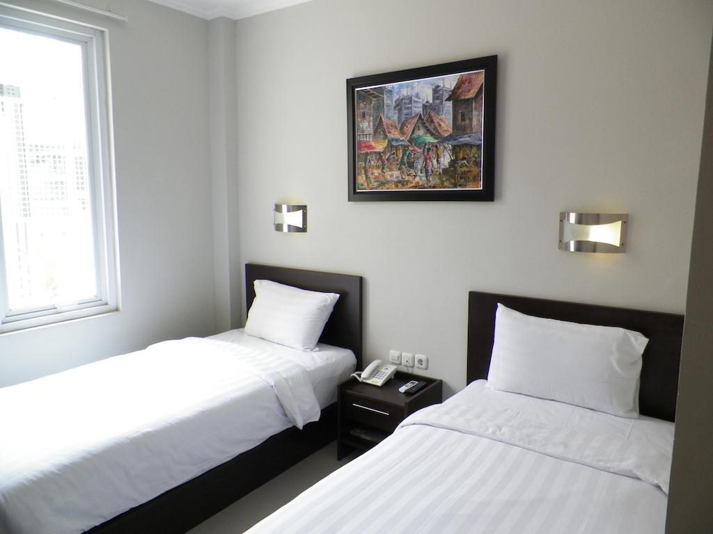 Lj Hotel Bandung Zimmer foto