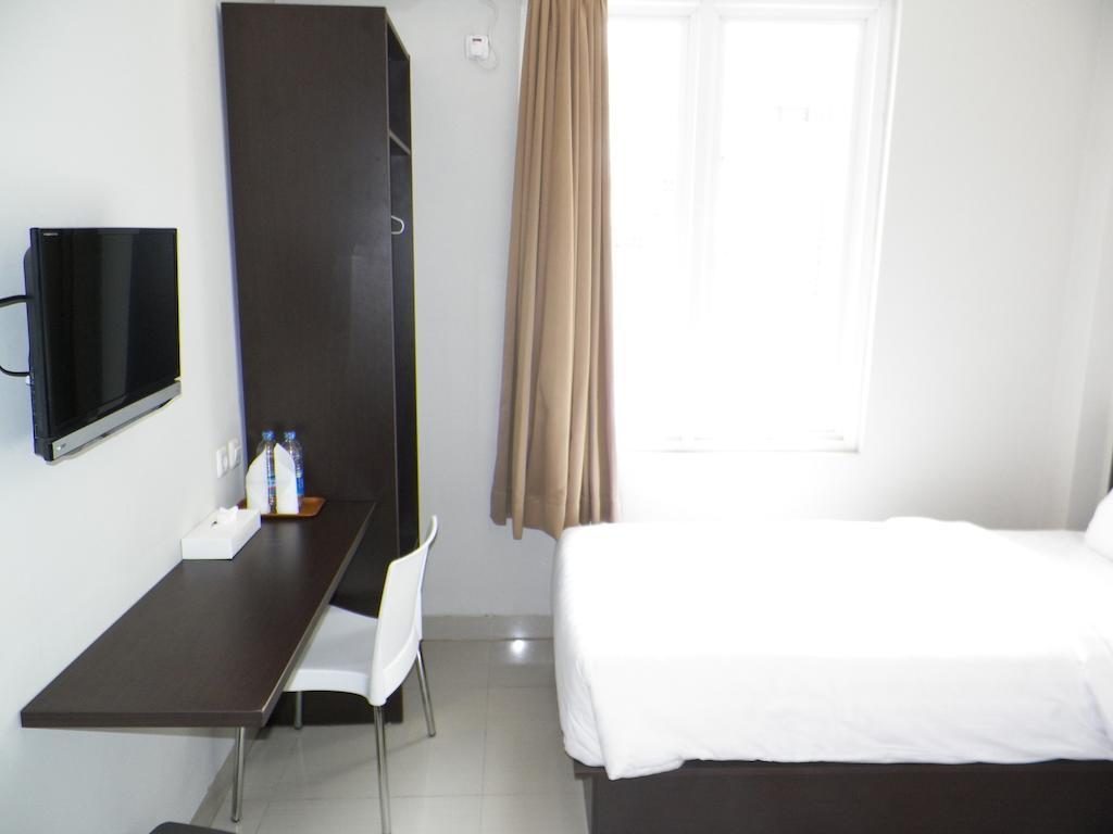Lj Hotel Bandung Zimmer foto