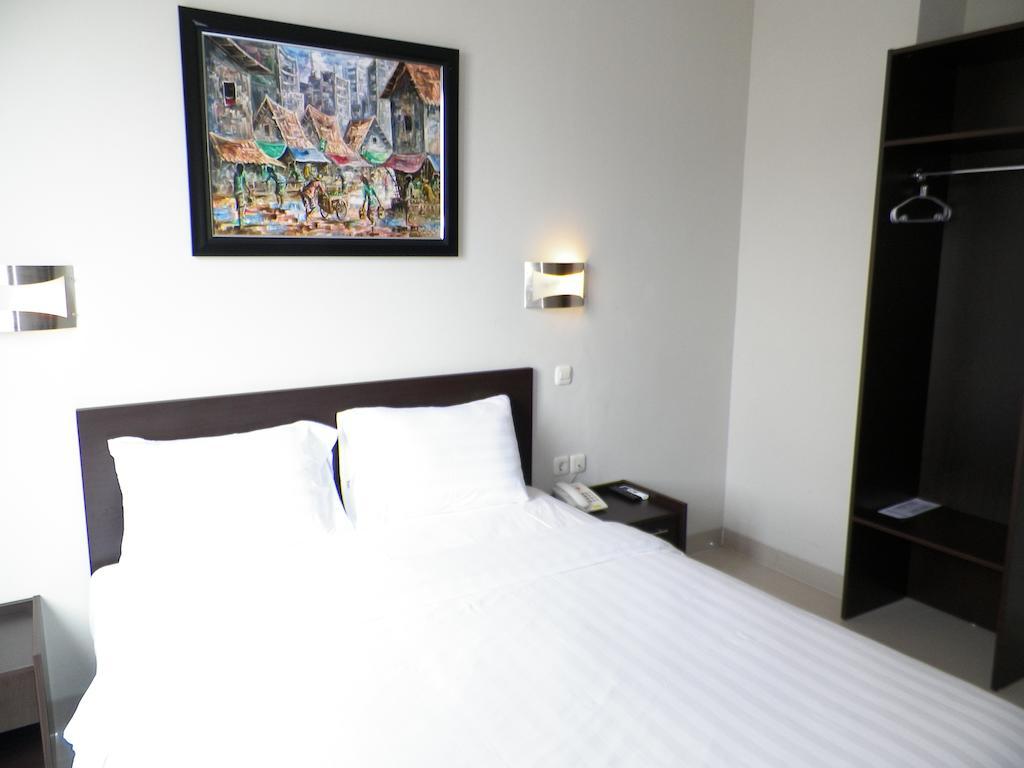 Lj Hotel Bandung Zimmer foto